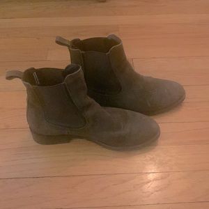 Thursday brand chelsea boots!